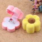 Lovely Flower Shape Gift Box Velvet Case for Jewelry Packaging